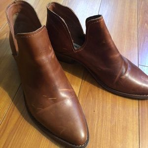 Brown leather Steve Madden booties